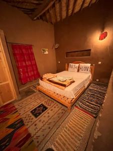 Postel nebo postele na pokoji v ubytování Authentic riad & activities Erg