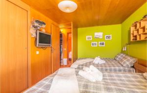Posteľ alebo postele v izbe v ubytovaní Cozy Home In Miholascica With Wifi