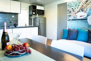 Η κουζίνα ή μικρή κουζίνα στο Murter Sunny House