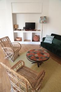 a living room with a couch and chairs and a table at Appartement d'architecte in Marseille
