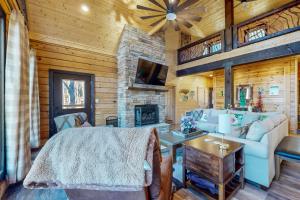 Χώρος καθιστικού στο Sunset Mountain Lodge