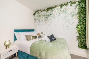 Postel nebo postele na pokoji v ubytování Large 6-Bed house, Free Parking & Motorway Access + 12 fotografií