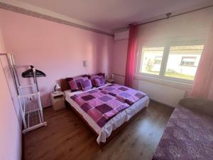 A bed or beds in a room at Abigél Apartman