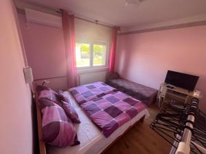 A bed or beds in a room at Abigél Apartman