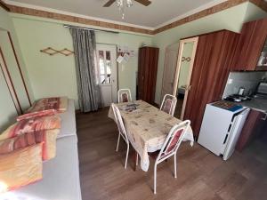 A kitchen or kitchenette at Abigél Apartman