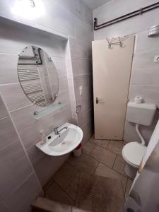 A bathroom at Abigél Apartman