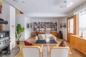 a living room with a table and chairs and a couch at Koda Riite Lodge - Sauna & Free Parking in Rovaniemi
