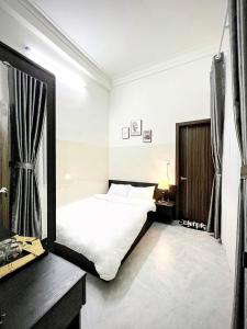 Postel nebo postele na pokoji v ubytování Hotel Leonda-gần chợ đêm-near the night market
