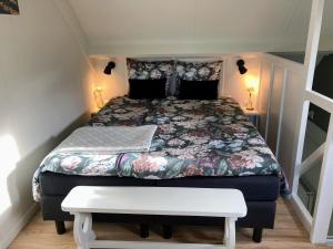 Postel nebo postele na pokoji v ubytování bed bij zee