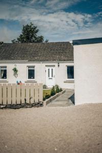 Fotografie z fotogalerie ubytování Charming Forfar House and Hot Tub v destinaci Angus