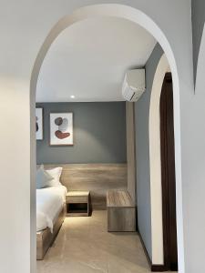 Giường trong phòng chung tại La Sera Suites Nha Trang