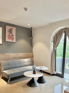 Khu vực ghế ngồi tại La Sera Suites Nha Trang