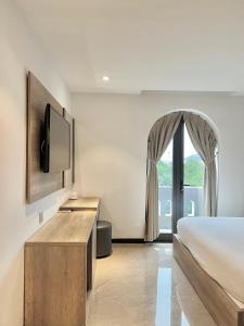 Giường trong phòng chung tại La Sera Suites Nha Trang