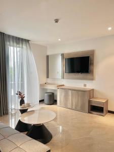 TV/trung tâm giải trí tại La Sera Suites Nha Trang