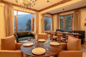 Posezení v ubytování The Panorama Retreat, Manali