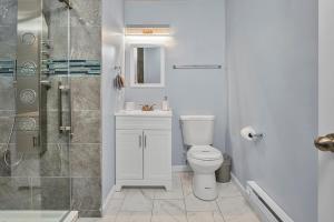 Bagno di 4BR Retreat with Hot Tub and Resort Style Amenities