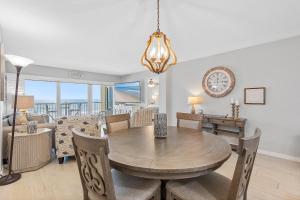 Un lugar para sentarse en Ponce de Leon Towers 804