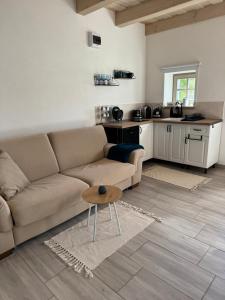 a living room with a couch and a table at Prés-Lak in Tarján