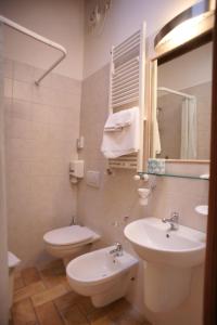Koupelna v ubytování Hotel La Rocca