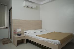 Postel nebo postele na pokoji v ubytování Hotel Aashish Deluxe Pet Friendly