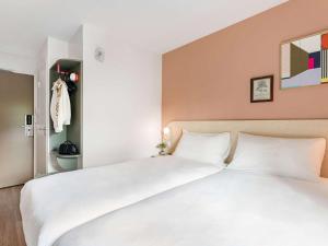 Ліжко або ліжка в номері greet Hôtel Prévessin Genève Aéroport
