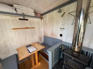 Φωτογραφία από το άλμπουμ του Hidden Hut Shepards Hut Sleeps 2 σε Tintagel +27 φωτογραφίες