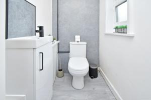 Bilik mandi di Bentley House - By Sigma Stays