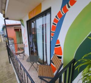 a balcony with two chairs and a colorful wall at Hotel Ventura in Quesada
