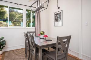 a dining room with a table and chairs at Buckeye Bungalow w hot tub/firepit/views Pet Friendly in Oakhurst