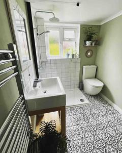 a bathroom with a sink and a toilet at Seashell Apartment - Central location in Folkestone