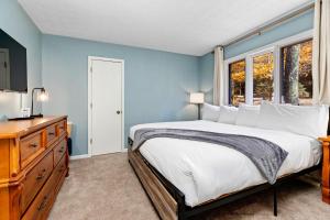 a bedroom with a large bed and a window at Laurelwood 73 with Wintergreen Advantage in Wintergreen +13 photos
