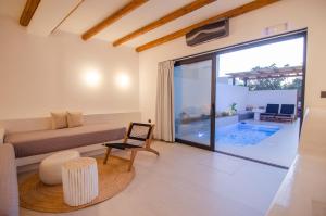 Bazén v ubytování ARC suites nebo v jeho okolí