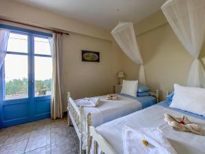 Posteľ alebo postele v izbe v ubytovaní Kyparissis Beach Houses