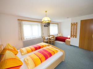 En eller flere senge i et værelse på Alpengasthof Draxler