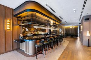 Ο χώρος του lounge ή του μπαρ στο 48Flr Condo w Free Parking