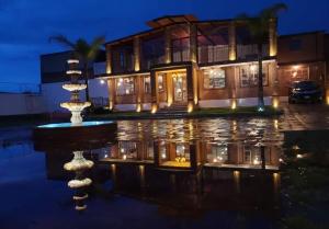 Tòa nhà nơi biệt thự tọa lạc