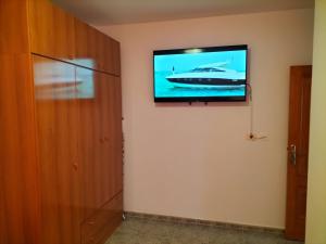 Μια τηλεόραση ή/και κέντρο ψυχαγωγίας στο Casa RITI Las Eras