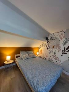 a bedroom with a bed with two lamps on it at Le Terracotta - joli duplex centre ville in Cherbourg en Cotentin +9 photos
