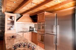 Кухня или мини-кухня в Chalet Les Champs Du Pont - REFUGE 7 Pièces 15 pers. Appartement en chalet - 180m² MAE-6668
 +22 фотографии