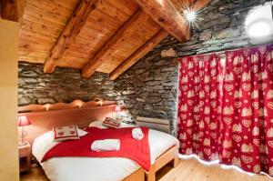 Кровать или кровати в номере Chalet Les Champs Du Pont - REFUGE 7 Pièces 15 pers. Appartement en chalet - 180m² MAE-6668