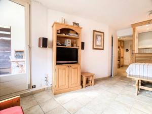 Et tv og/eller underholdning på Résidence Tommeuses - Appartement rénové·Pieds des pistes ·Balcon MAE-6688