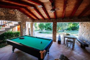 Biliardový stôl v ubytovaní MY DALMATIA - Holiday home Korlat with private pool