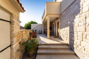 Το κτήριο όπου στεγάζεται  η παραθεριστική κατοικία