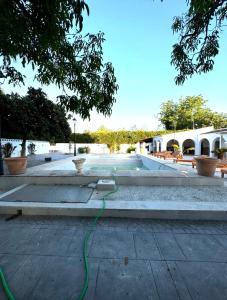 a pool with a green hose in a courtyard at Casa rural in Cabra