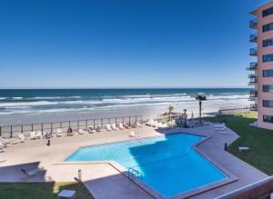 Πισίνα στο ή κοντά στο Sunrise 306 by Ocean Properties