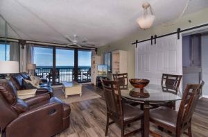 Χώρος καθιστικού στο Sunrise 306 by Ocean Properties