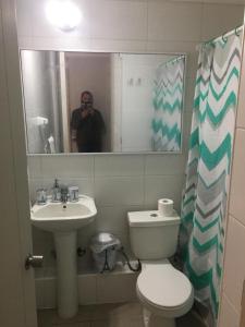 Koupelna v ubytování DPTO Valparaiso