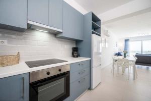 Η κουζίνα ή μικρή κουζίνα στο XENOS Villa 5 with a private pool near the sea