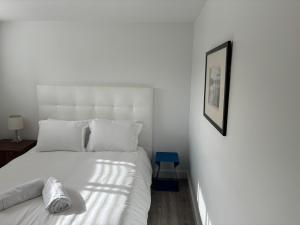 Postel nebo postele na pokoji v ubytování Large 2 bedroom private suite ! + 16 fotografií