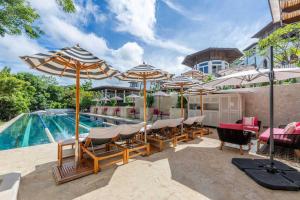 Piscina di Trendy Condo with Modern Decor, Stunning Ocean Views, and Exclusive Beach Club Access o nelle vicinanze